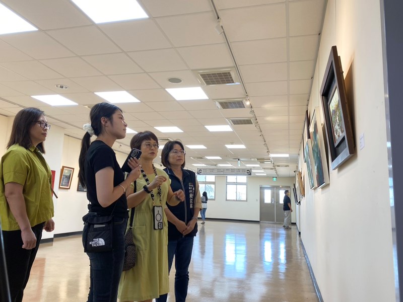 1141013潭聯藝廊-〈石雨集〉2025油畫聯展-群健電視臺採訪6